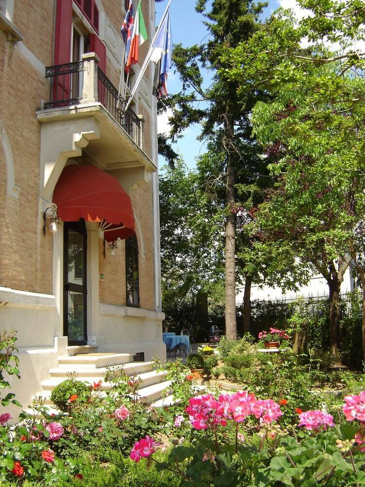 Villa Elda Boutique Hotel 锡耶纳 外观 照片